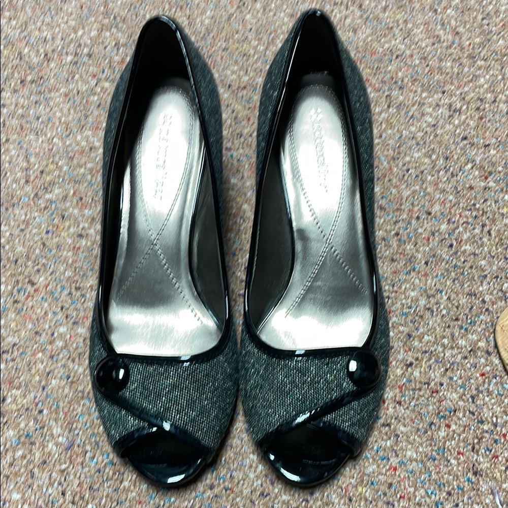 Naturalizer Stylish Black Peep-Toe Heels